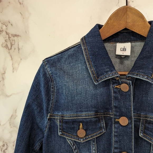 CAbi Jacket Women Small Dylan 5662 Jean Denim Belted Button Fringe Fray Raw Hem - Picture 3 of 14